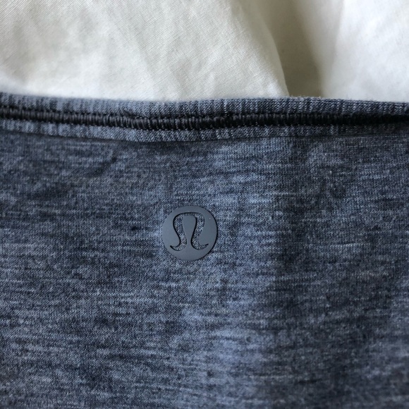 Lululemon grey cross crop top. Size 4. - Picture 4 of 4